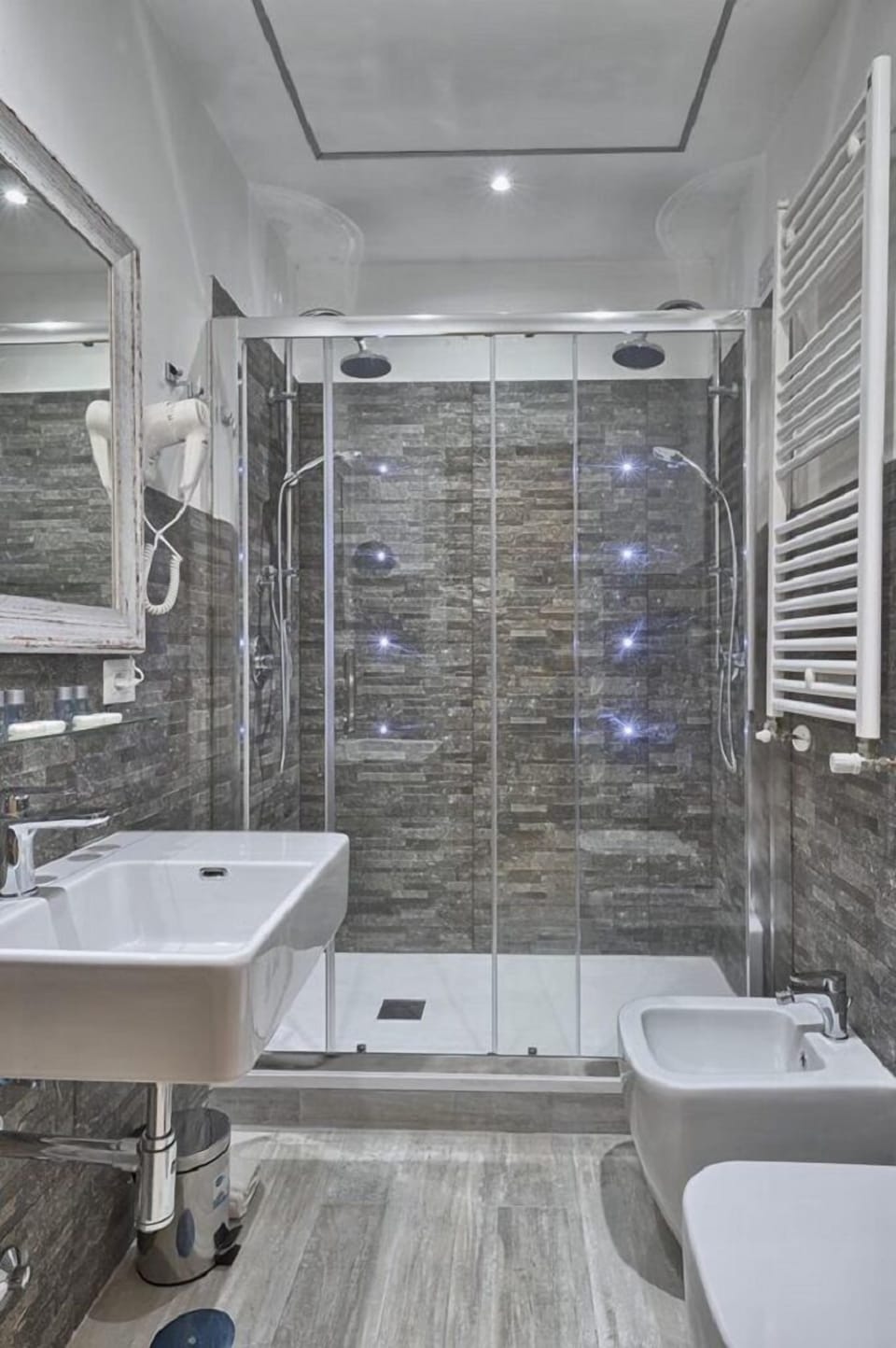 Deluxe Double Room | Bathroom | Shower, rainfall showerhead, free toiletries, hair dryer