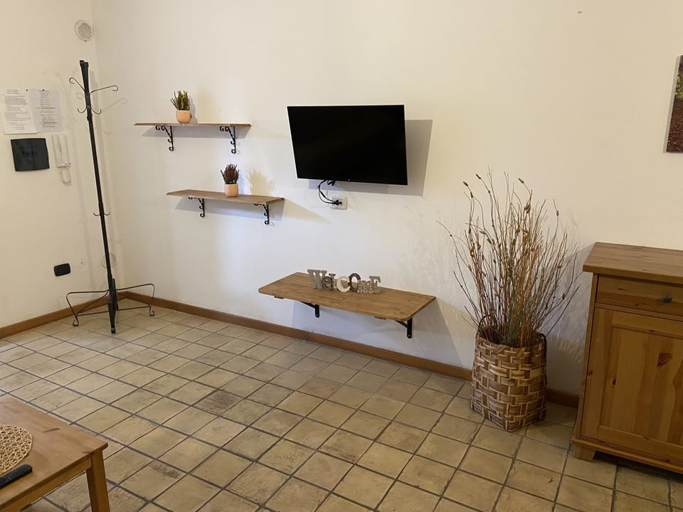 Apartment, 1 Bedroom, Garden View | Television