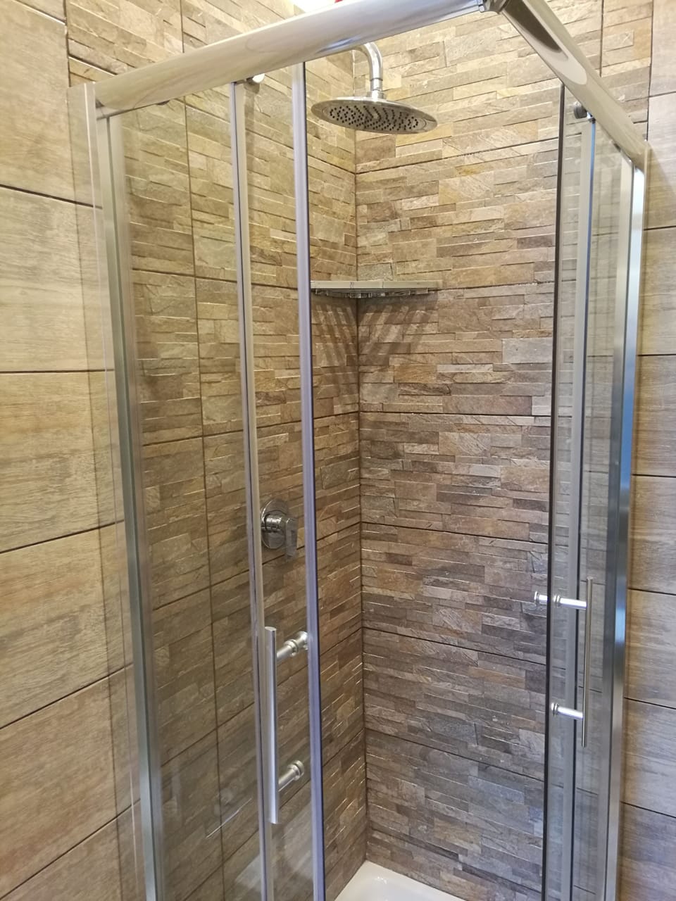 Shower, free toiletries, hair dryer, bidet