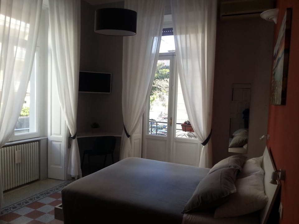 Comfort Double Room, Balcony | Desk, iron/ironing board, free WiFi, bed sheets
