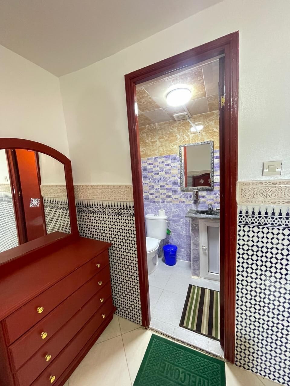 CHAMBRE DOUBLE Nº7 | Bathroom | Shower, hair dryer, bathrobes, slippers