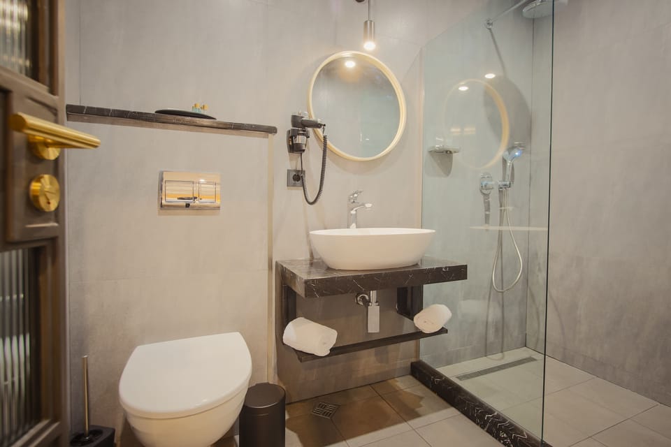 Shower, free toiletries, hair dryer, bathrobes