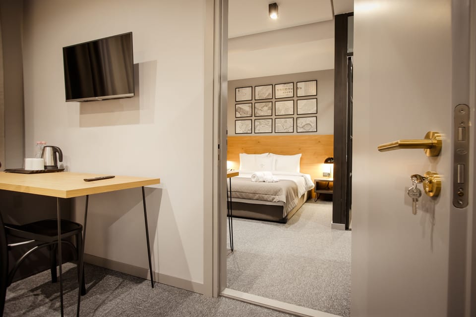 Family Room | Premium bedding, minibar, in-room safe, desk