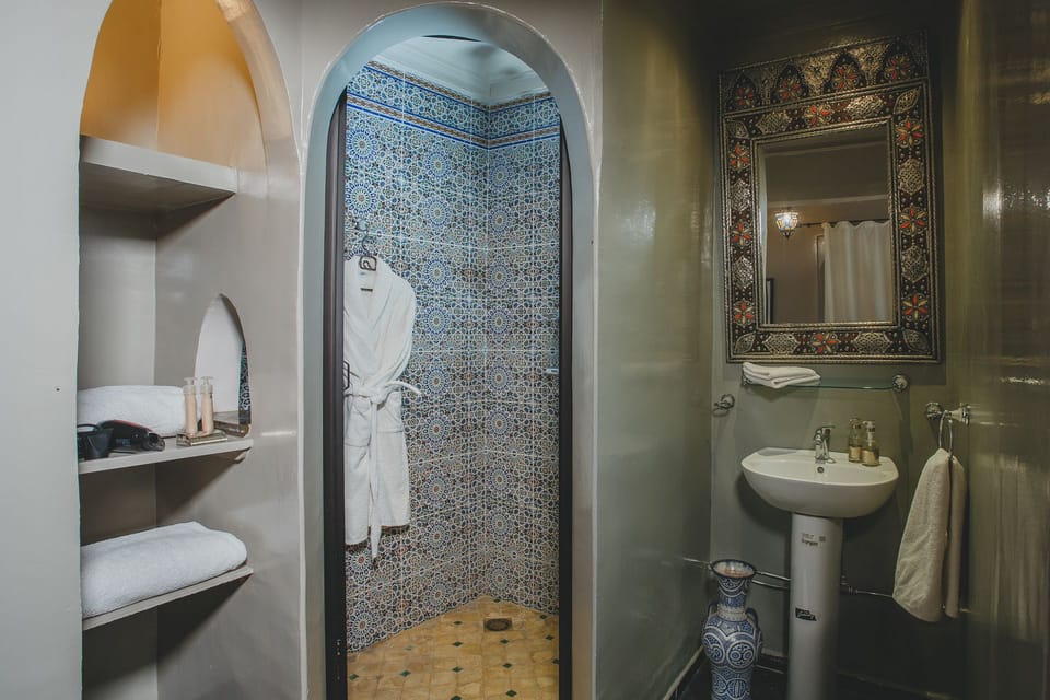 Family Suite, Non Smoking | Bathroom | Free toiletries, hair dryer, bathrobes, towels