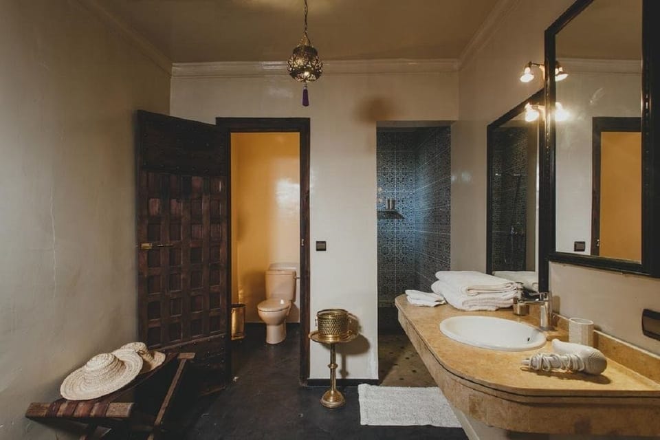 Family Suite, Non Smoking | Bathroom | Free toiletries, hair dryer, bathrobes, towels