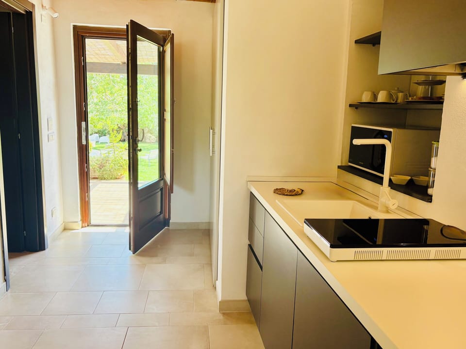 Standard Studio, 1 Double or 2 Twin Beds, Kitchenette, Garden View | Private kitchen | Full-size fridge, microwave, stovetop, espresso maker