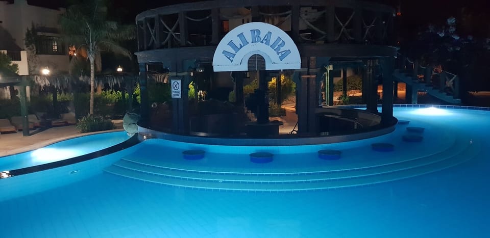 Ali Baba pool bar is 50 meters away from the Apartment 