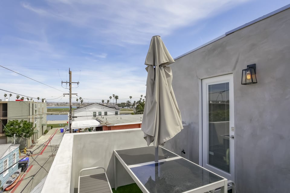Top Floor Deck with Bay View