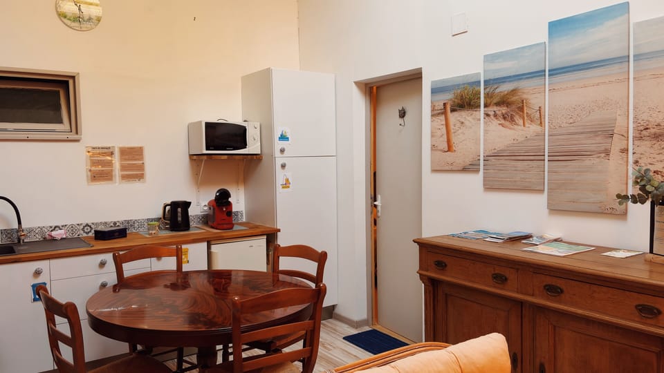 Fridge, microwave, toaster, highchair