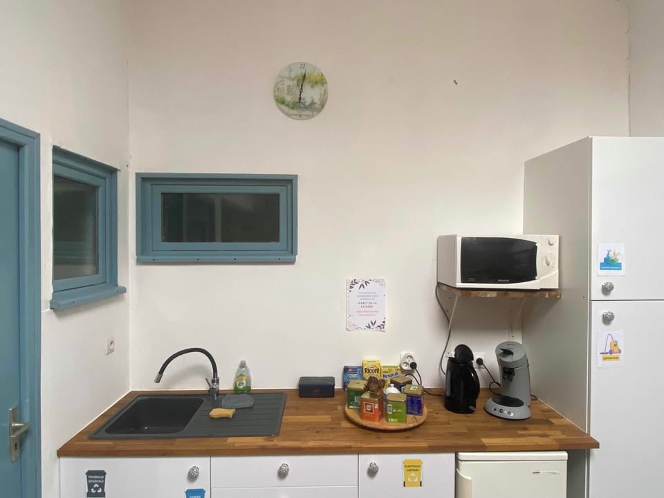 Fridge, microwave, toaster, highchair