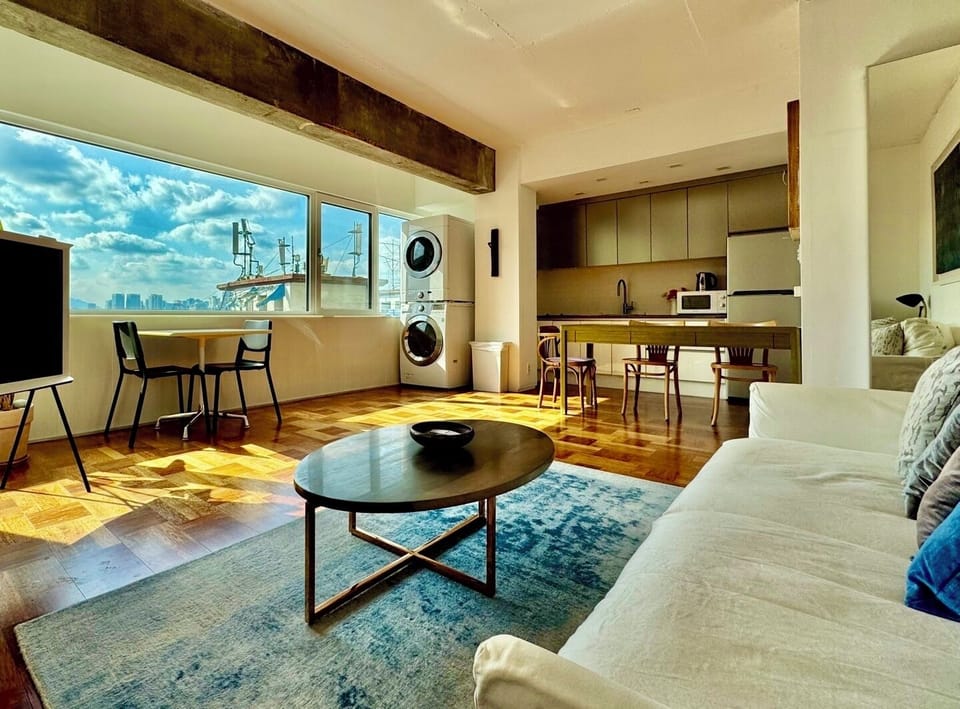 N3 Seoul | Living area | Flat-screen TV