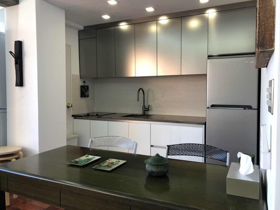 N3 Seoul | Private kitchen | Fridge, stovetop, electric kettle, cookware/dishes/utensils