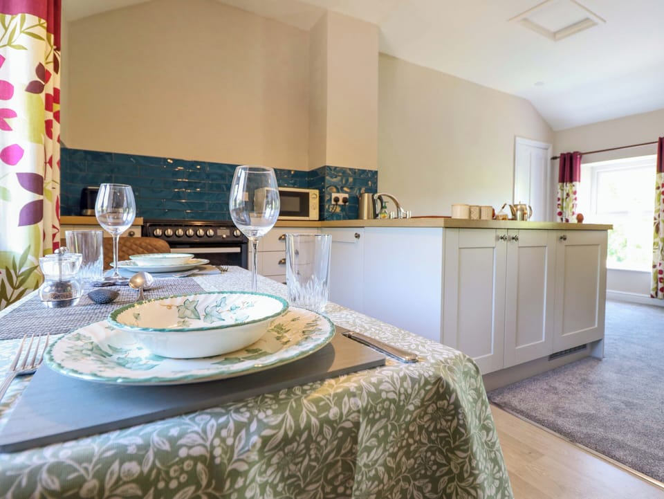 Cottage | Private kitchen | Cookware/dishes/utensils