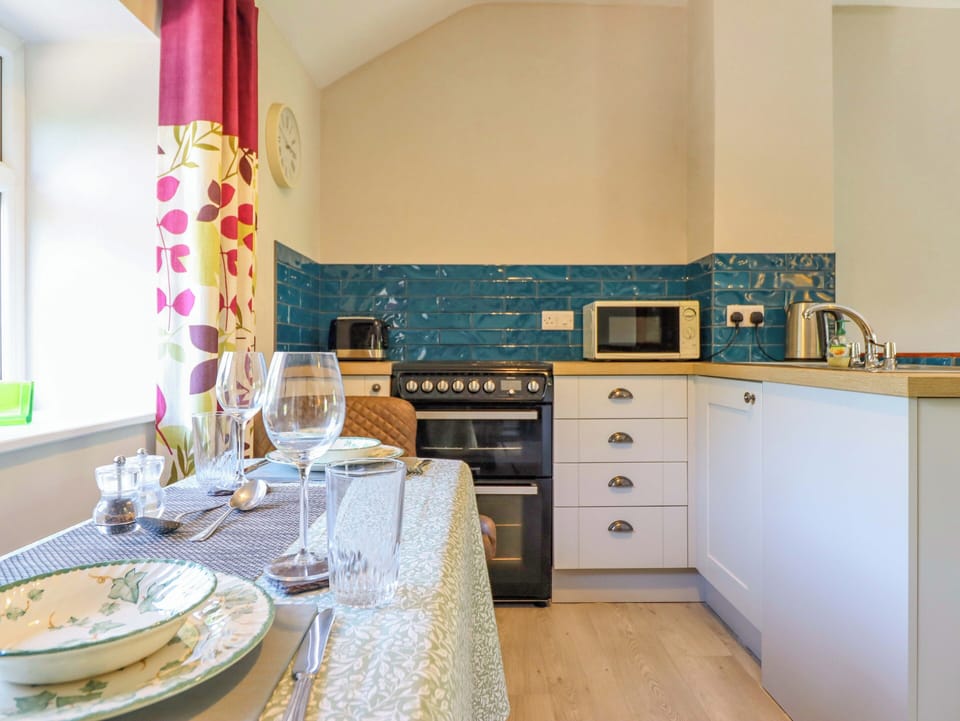 Cottage | Private kitchen | Cookware/dishes/utensils