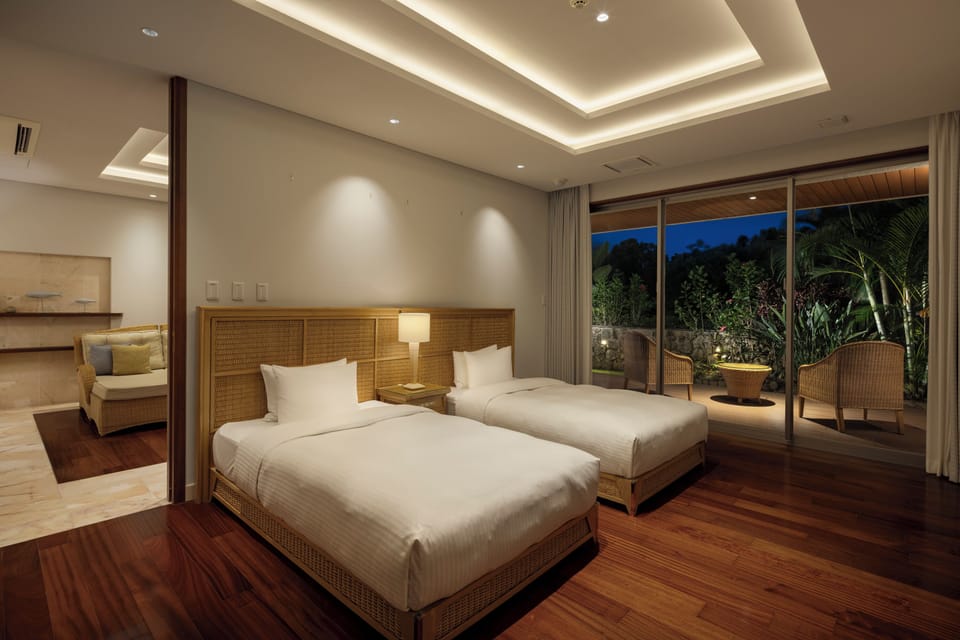 Premium bedding, in-room safe, individually decorated