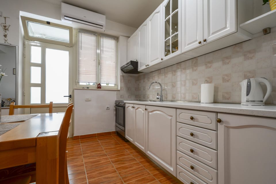 Family Apartment | Private kitchen | Full-size fridge, microwave, oven, stovetop