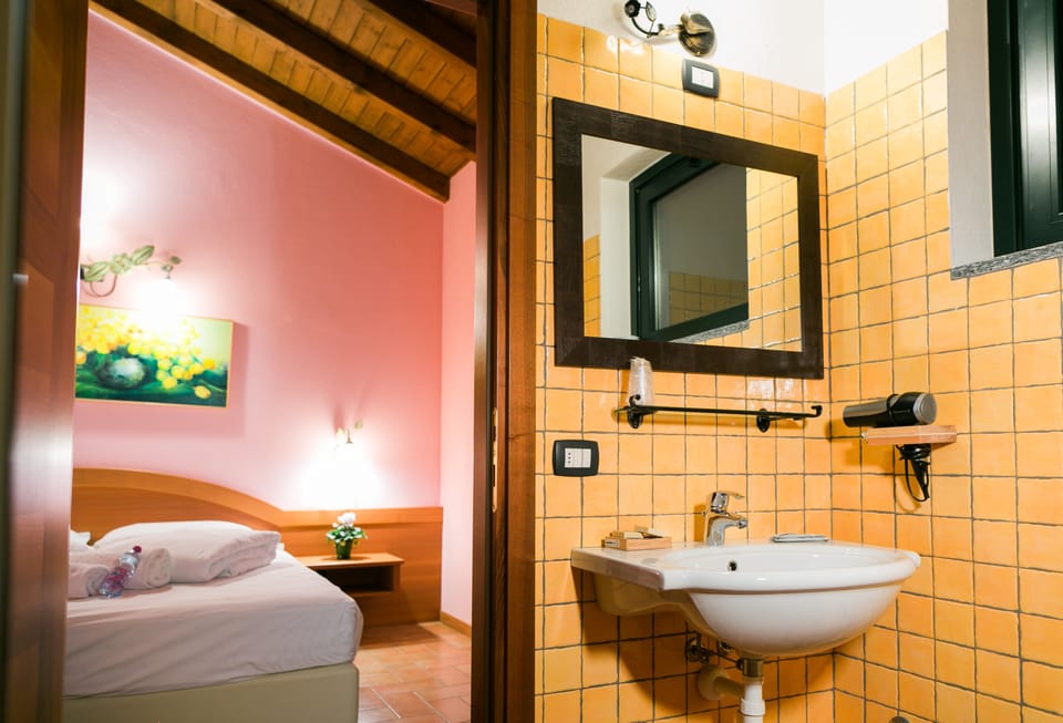 Bathroom sink