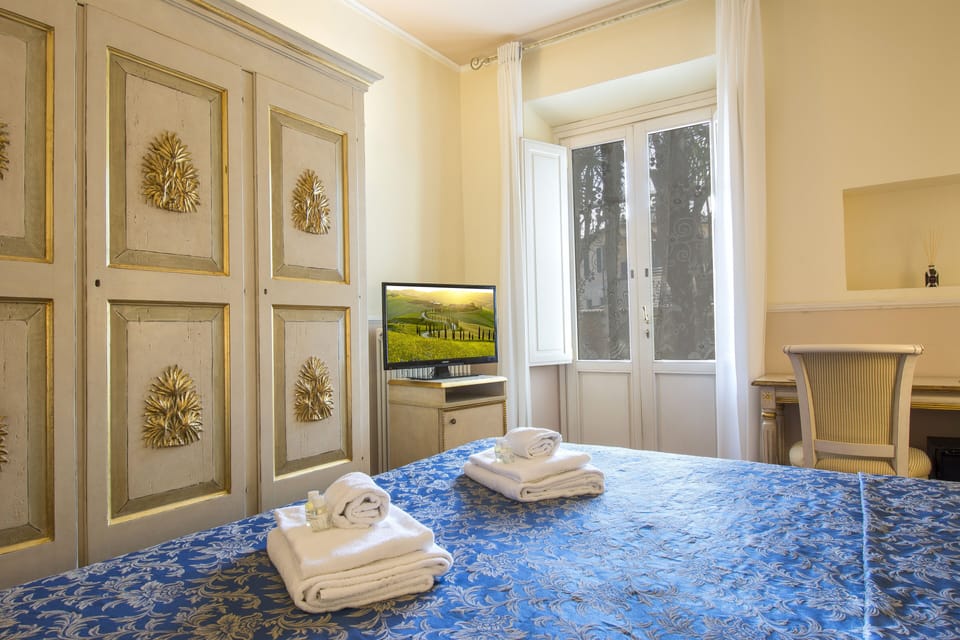 Minibar, in-room safe, desk, blackout drapes