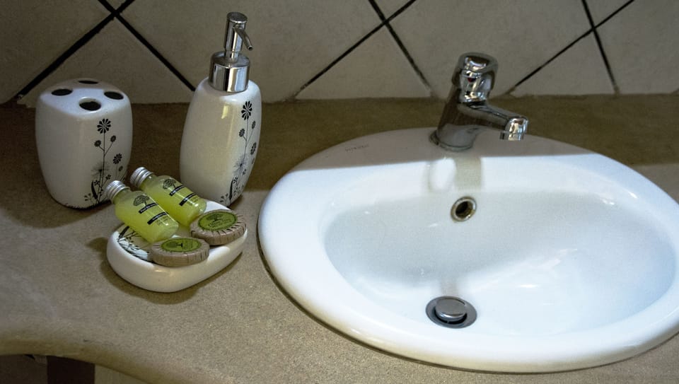 Traditional Apartment, 1 Double Bed, Pool Access, Mountain View | 1 bedroom, blackout drapes, iron/ironing board, bed sheets