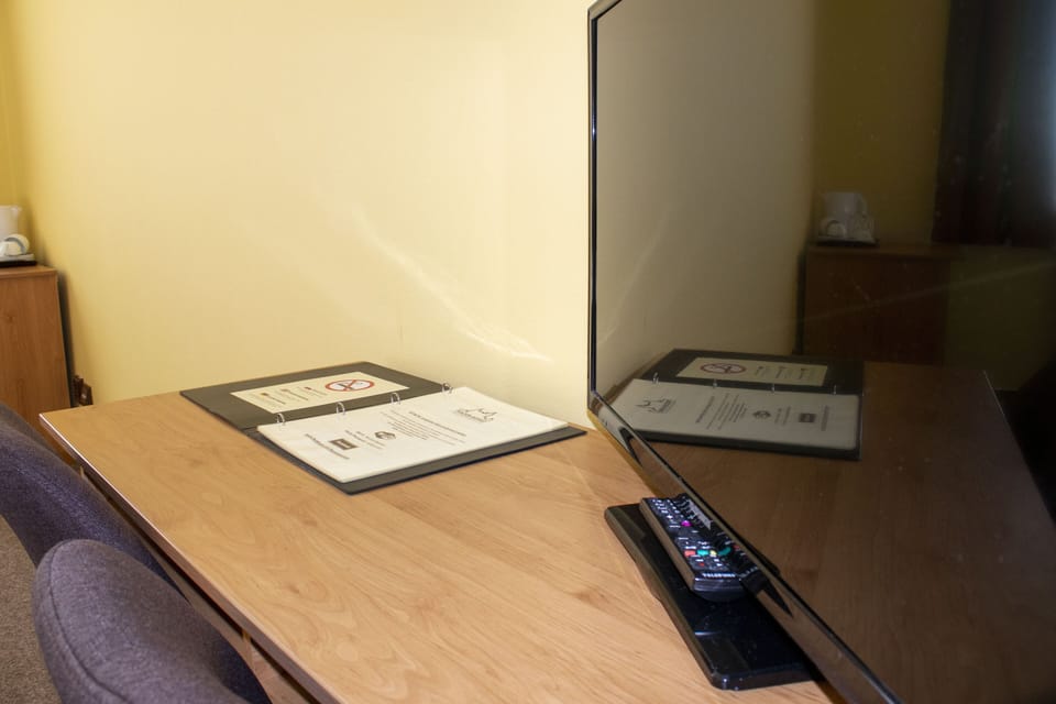 Triple Room | Desk, blackout drapes, cribs/infant beds, rollaway beds