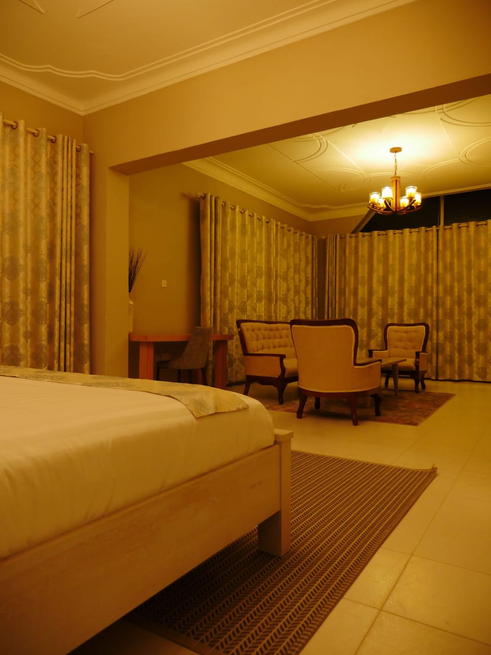 Executive Suite | Desk, soundproofing, free WiFi, bed sheets