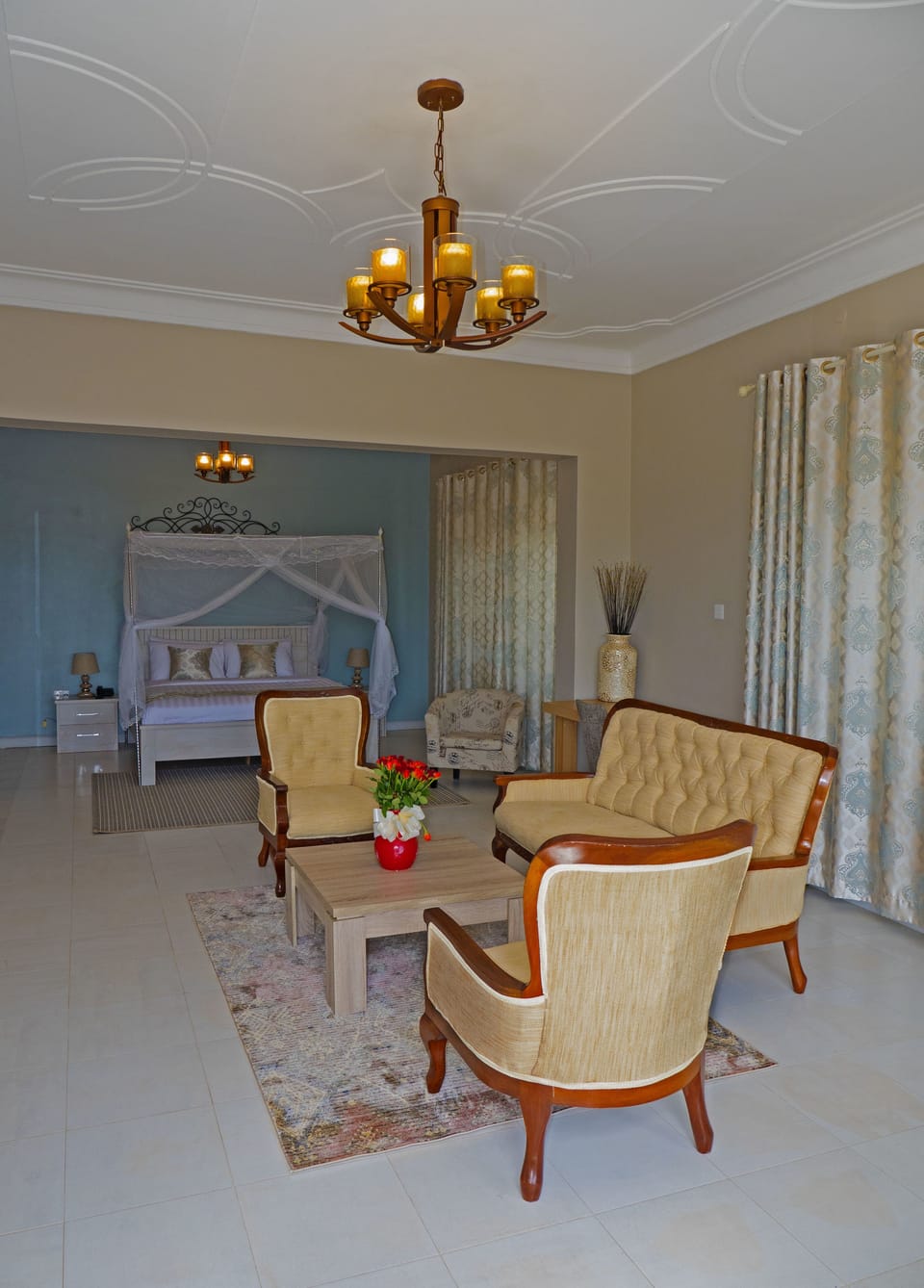 Executive Suite | Living area | 32-inch flat-screen TV with satellite channels, TV