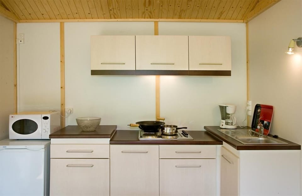 Chalet, 2 Bedrooms | Private kitchenette | Fridge, microwave, stovetop, coffee/tea maker