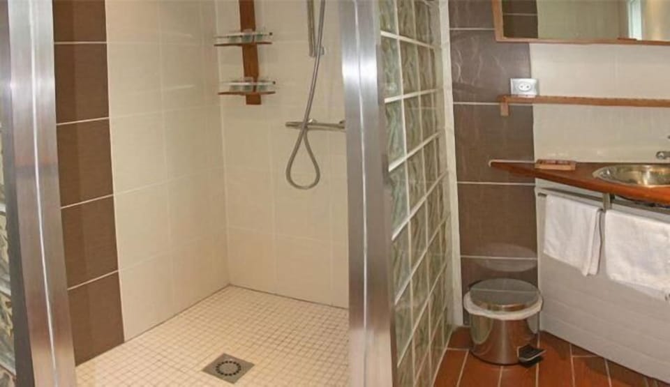 Shower, free toiletries, hair dryer, bathrobes