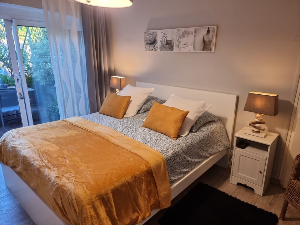 Double Room | Soundproofing, free WiFi, bed sheets