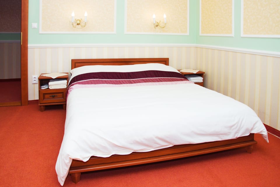 Classic Double Room | Blackout drapes, WiFi (free), bed sheets