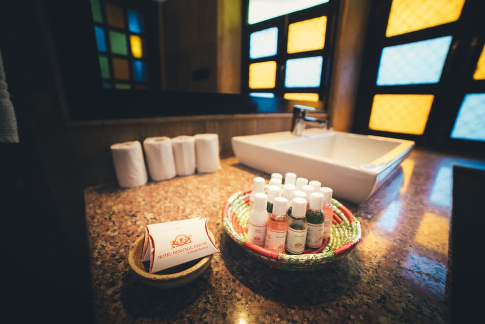 Deluxe Room | Bathroom amenities | Shower, hydromassage showerhead, free toiletries, hair dryer