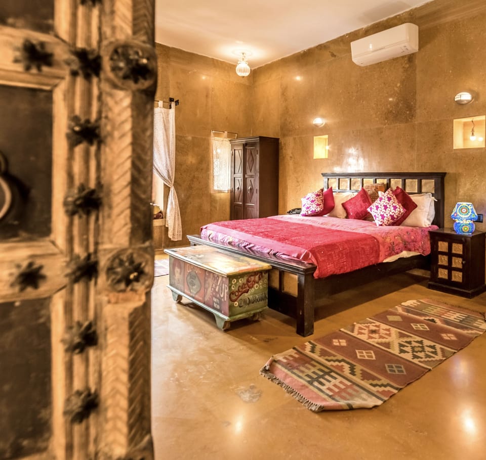 Suite | Soundproofing, free WiFi, bed sheets