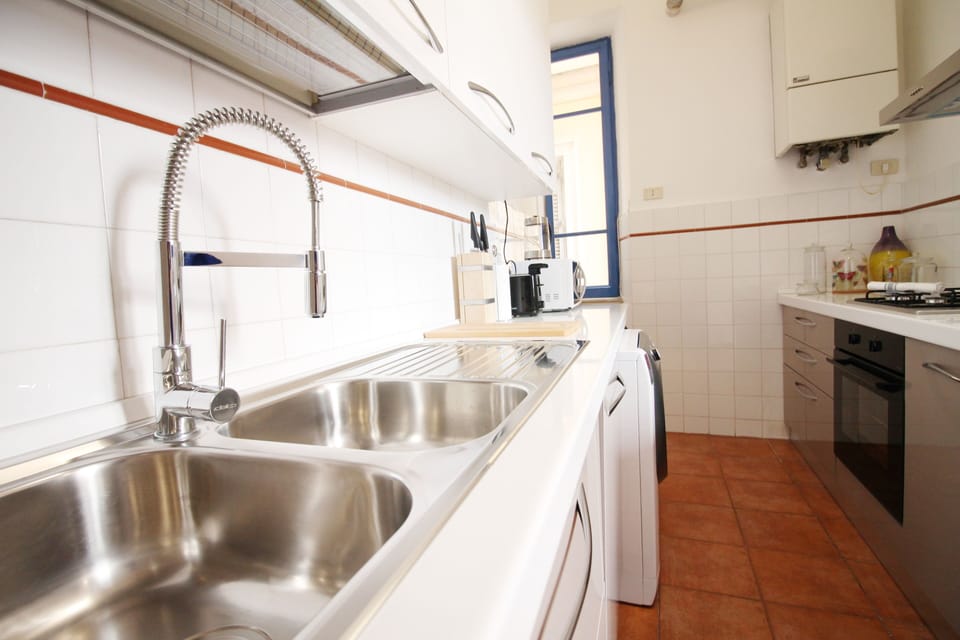 Apartment, 3 Bedrooms | Private kitchen | Fridge, microwave, oven, stovetop