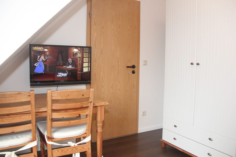 Apartment (incl. end cleaning fee €91) | Living area | Smart TV