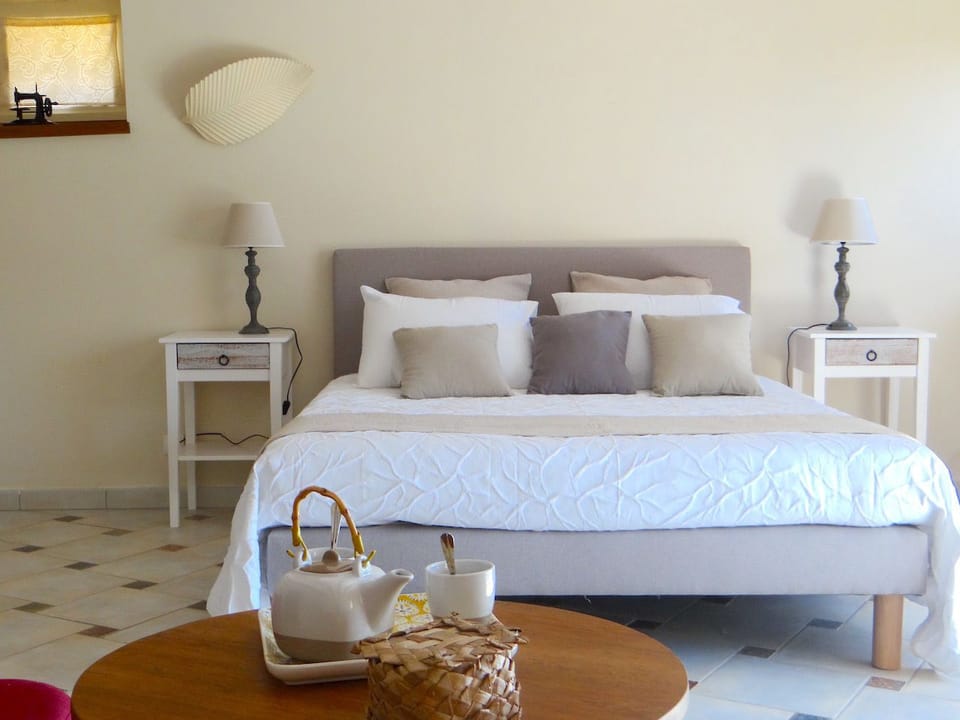 Double Room (La Gentiane) | Premium bedding, individually decorated, individually furnished, desk