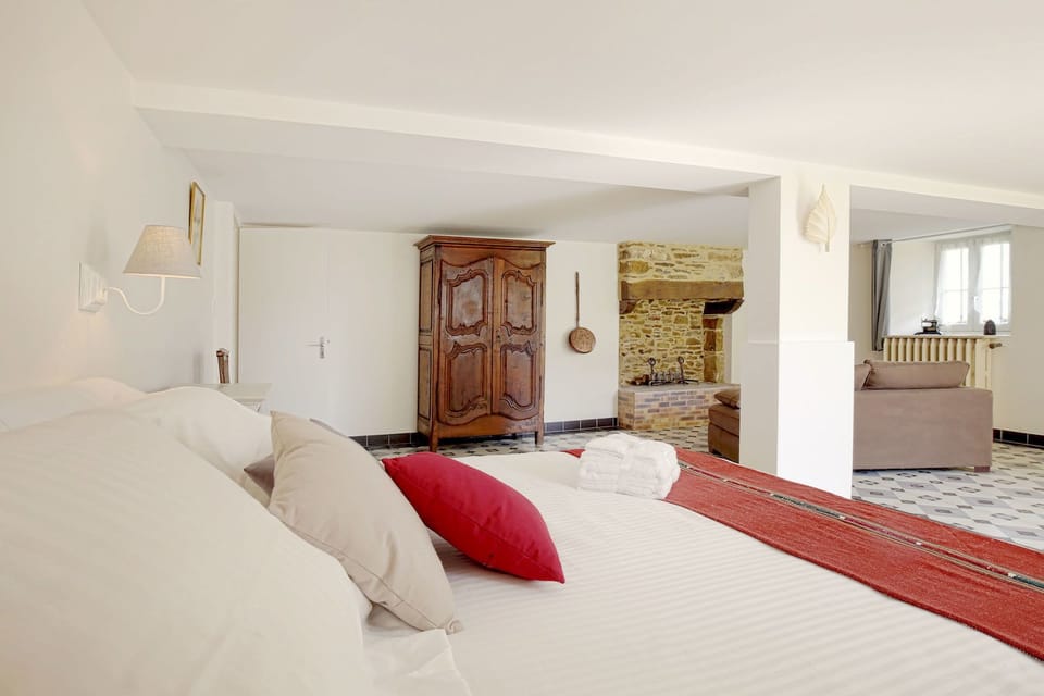 Superior Double Room (L'Olivier) | Premium bedding, individually decorated, individually furnished, desk
