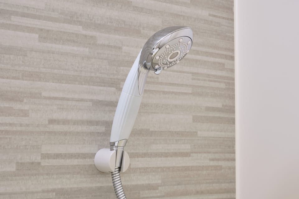 ReFa Twin Room - Non-Smoking (14sqm) | Bathroom | Combined shower/tub, deep soaking tub, free toiletries, hair dryer