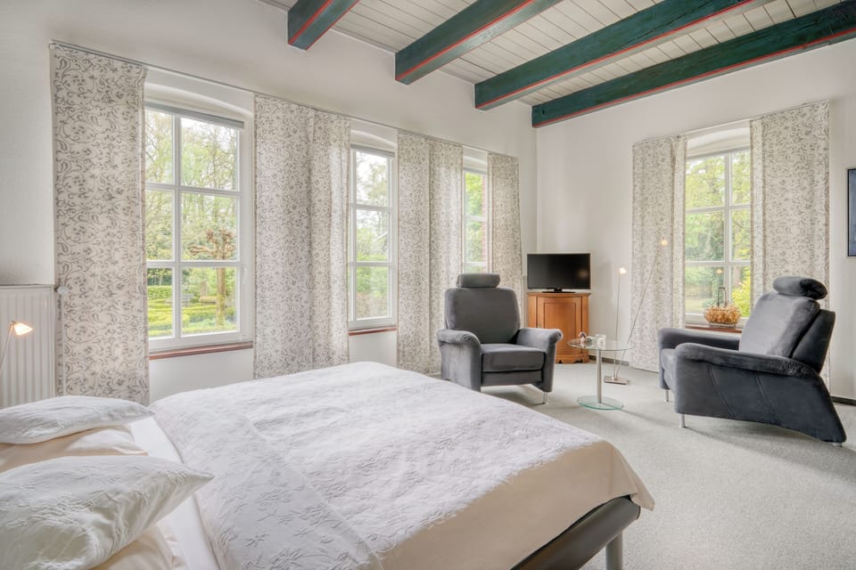 Suite, 1 Bedroom | Minibar, in-room safe, desk, cribs/infant beds