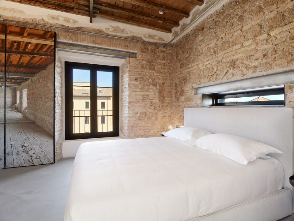 Suite, 1 Bedroom | Minibar, in-room safe, desk, blackout drapes