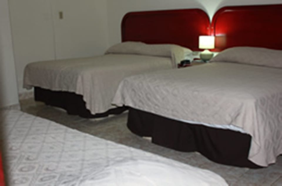 Classic Triple Room, Multiple Beds, Non Smoking | Minibar, in-room safe, iron/ironing board (on request), WiFi (free)