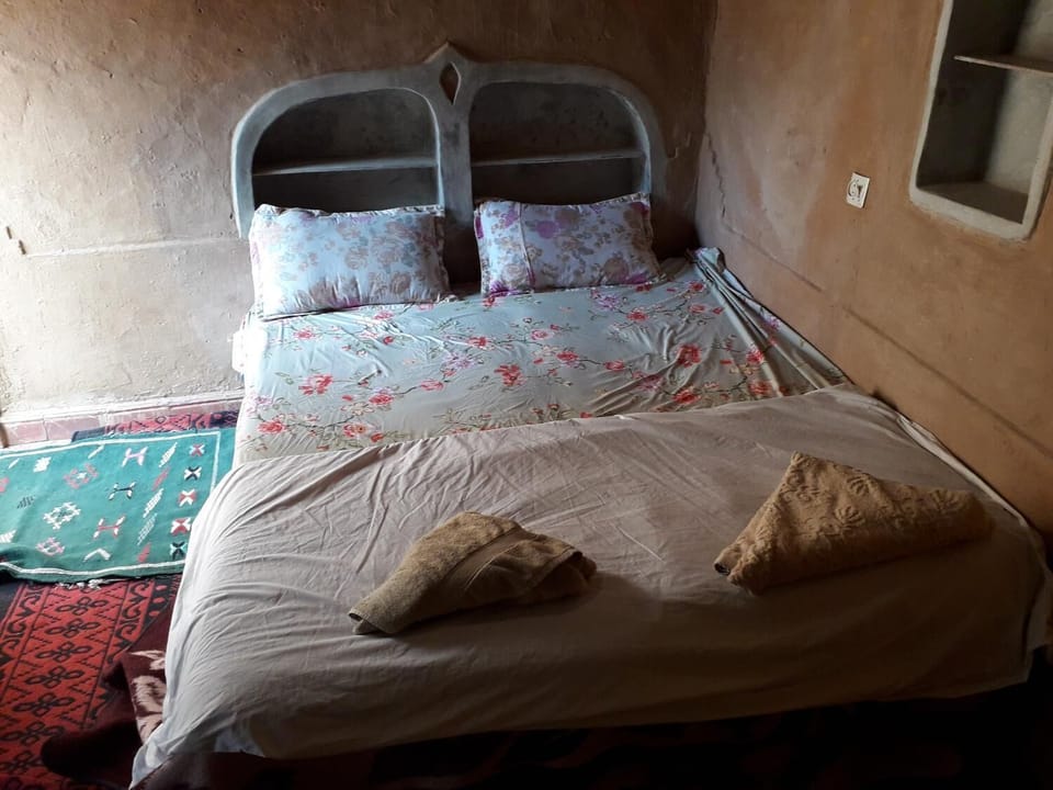 In-room safe, WiFi (free), bed sheets
