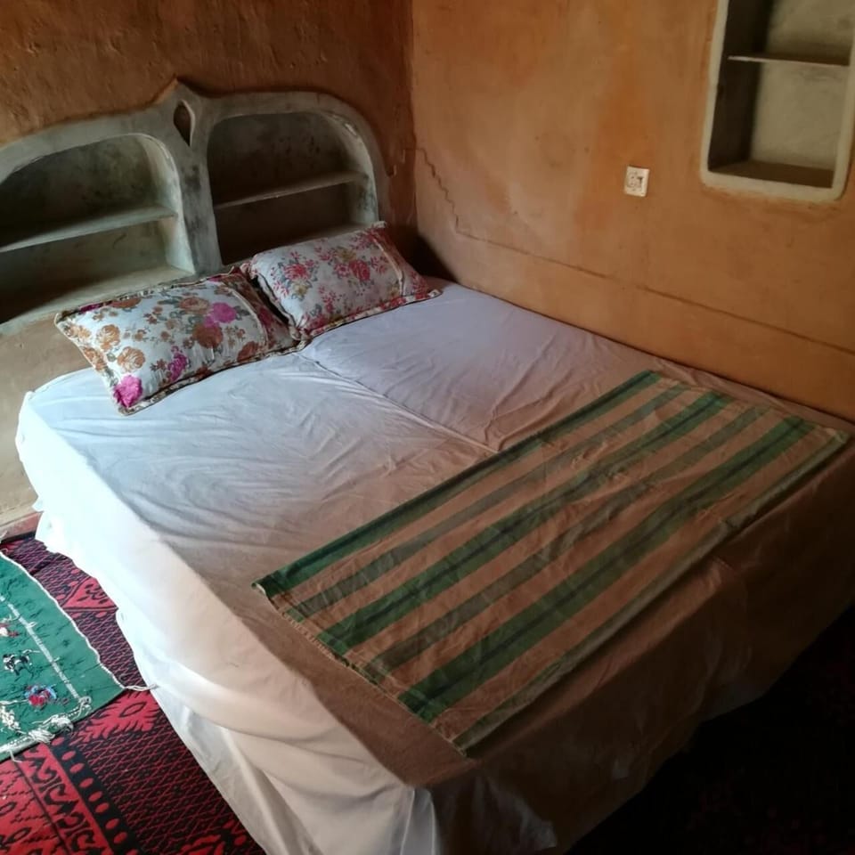 In-room safe, WiFi (free), bed sheets