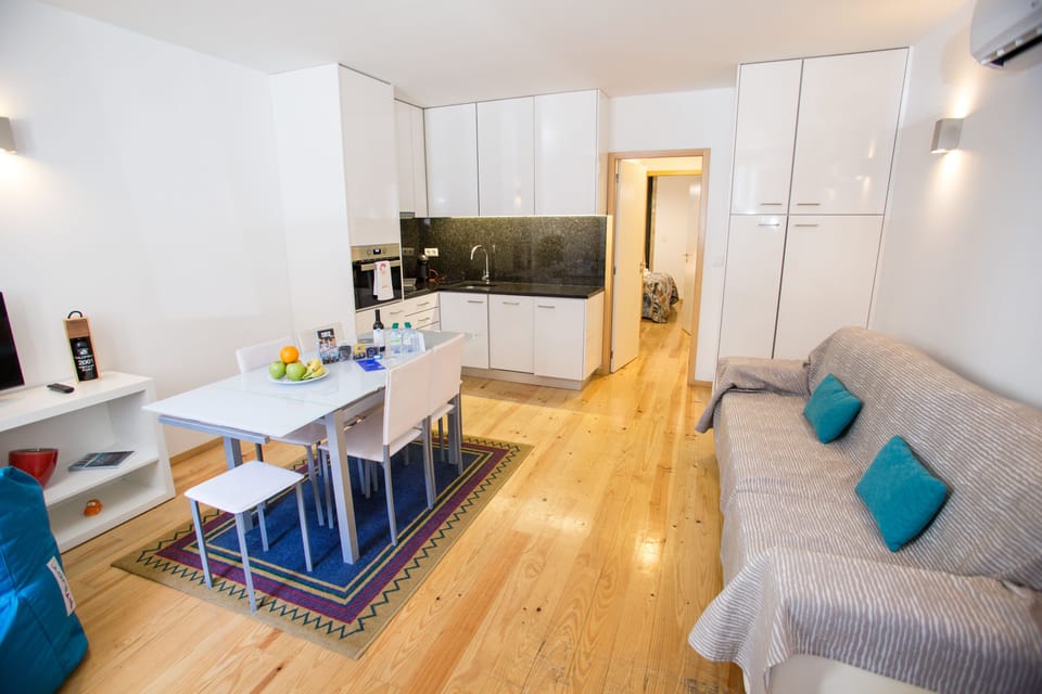Apartment, 2 Bedrooms, Terrace (1) | Living room | Flat-screen TV
