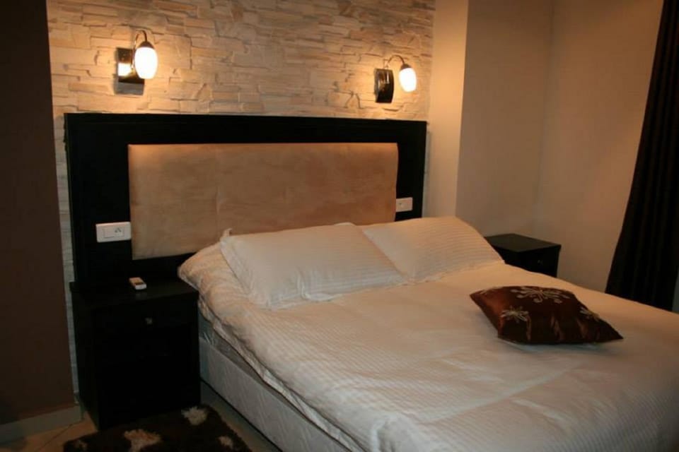 Desk, blackout drapes, WiFi (free), bed sheets