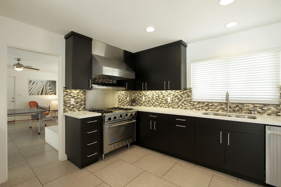 Chef's kitchen with Viking applicances