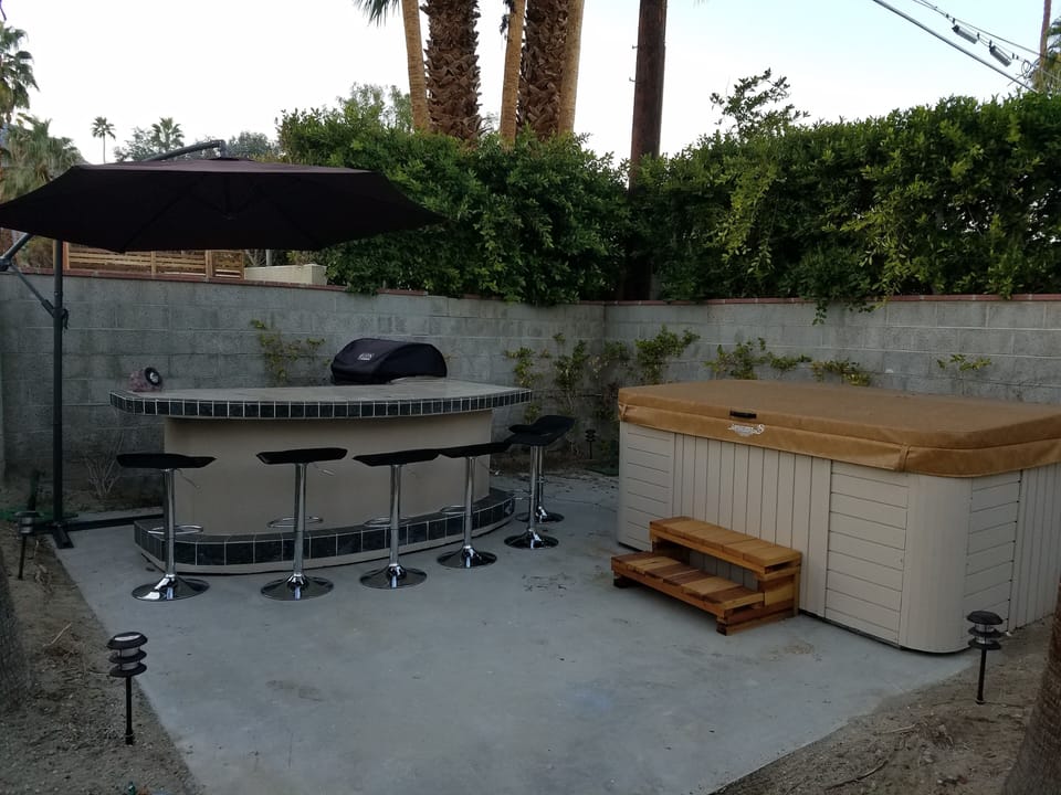 Awesome BBQ area with Jacuzzi with mountain views