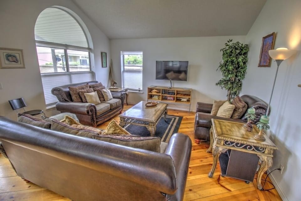 Our 46" widescreen tv makes viewing a pleasure even from the kitchen.