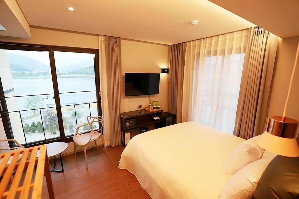 Suite, River View | In-room safe, blackout drapes, free WiFi