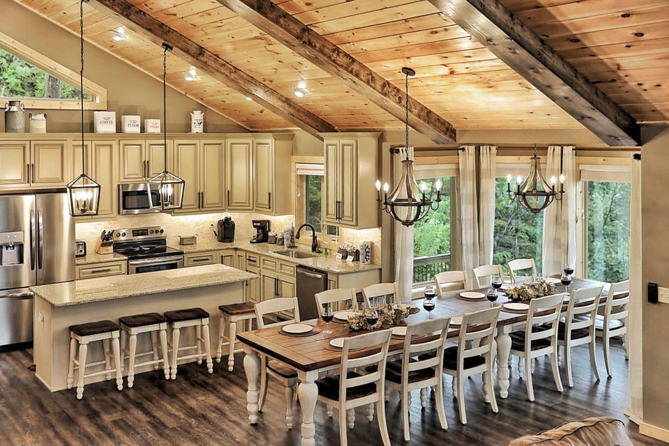 Gorgeous dining and luxury kitchen experience!