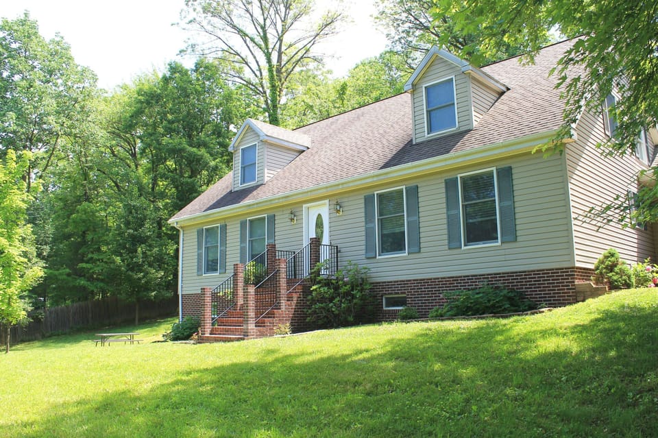 country modern vacation home, secluded and ideally located in Harpers Ferry, WV